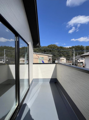 oRj[@`Balcony`@̃oRj[̑Oɂ͉_ȊOɑzՂ̂܂B󕨂₷A薾邭ĈĂ܂Bg₷JIȃoRj[ł