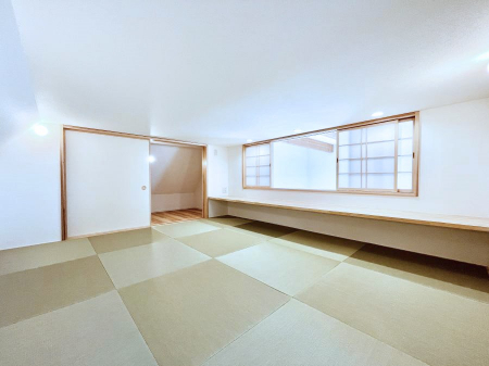 ̑ρ@`Japanese Room`  aʂȎԁA炩ȏt̂炩ȎA~͂̎炷zƂԁAoNɂĕ\ςʂȏꏊAƑ݂Ȃ̂Cɓ̋ԁB  