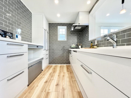 Lb`@`Kitchen`  rOnJE^[Lb`B  ȂƑƃR~jP[VƂ邾łȂA傫ȊJ邱Ƃł܂B  ql̐邱Ƃł܂ˁI