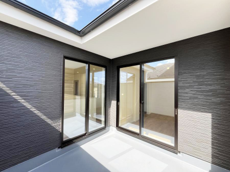 oRj[@P`Balcony`  oRj[͉z݁Azc󕨂C悭Ƃł܂B  g₷JIȃoRj[łzՂ~蒍AoRj[tZ܂B  