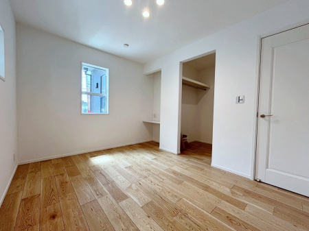 ���̑����ρ@�������S�������`Bed Room�`�@�؂̉����肪�₳�����t���[�����O�͈��炬�������炷�v���C�x�[�g��ԁB����߂̃t���[�����O�ł��̂ŁA�ǎ��Ƃ��}�b�`���A���������X�ɍL�������Ă������ʂ��B