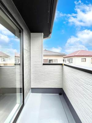 oRj[@`Balcony`  oRj[͉z݁Azc󕨂C悭Ƃł܂B  g₷JIȃoRj[łzՂ~蒍AoRj[tZ܂B  
