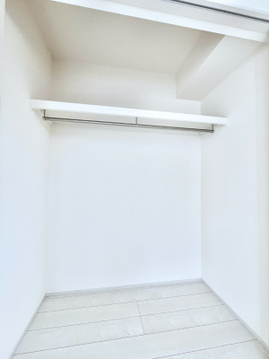 [@P`Closet`@ǖʃN[[bg΃^XuKvȂAôȂXbLԂێł܂BꂽXy[XLɊpłBߗނ̕iȂǂՂ[o܂ˁ