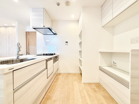 Lb`@`Kitchen`@beރrOAȂLb`BƂ́A炵AKɂꏊBzCgJ[Ƃ邢JE^[Lb`BJbv{[htŎ[LxI