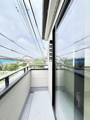 oRj[@`Balcony`@̃oRj[̑Oɂ͉_ȊOɑzՂ̂܂B󕨂₷A薾邭ĈĂ܂Bg₷JIȃoRj[ł