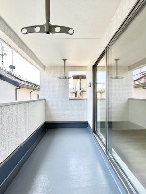 oRj[@`Balcony`  oRj[͉z݁Azc󕨂C悭Ƃł܂B  g₷JIȃoRj[łzՂ~蒍AoRj[tZ܂B  