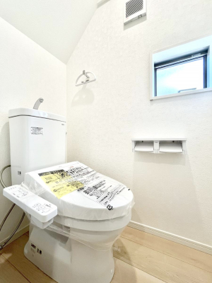 gC@`Toilet`@YEXbLEKȃEHVbgtgCł낰ԂłB1A2KɃgCXy[XǏ薾邭AKԂƂȂĂ܂gꏊ炱̔złI
