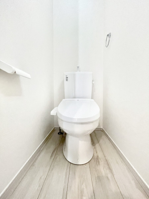 gC@`Toilet`@YEXbLEKȃEHVbgtgCł낰ԂłB1A2KɃgCXy[XǏ薾邭AKԂƂȂĂ܂gꏊ炱̔złI