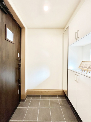 ���ց@���ʔ��͂��Ƒ��̎ʐ^��G�߂̃C���e���A�ŏ���I�Ƃ��ĉ��o�ł��܂�