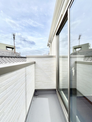 oRj[@`Balcony`  oRj[͉z݁Azc󕨂C悭Ƃł܂B  g₷JIȃoRj[łzՂ~蒍AoRj[tZ܂B  