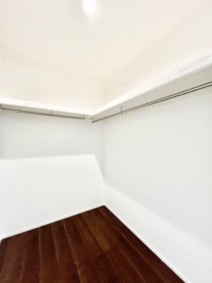 ̑@`Walk-in Closet`@KvȂ̂R[fBl[gꗗĊmFłAgxx⏀ZԂōςރEH[NCN[[bgݒu܂BƂ̒Ƃ֗Ȏ[Xy[XłB