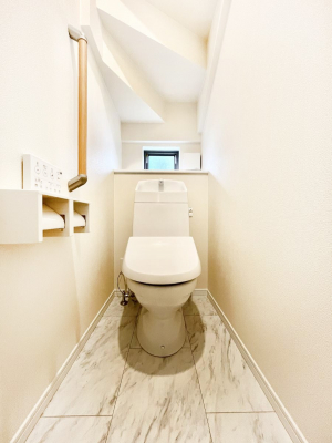 gC@`Toilet`@YEXbLEKȃEHVbgtgCł낰ԂłBgC͖g킴𓾂Ȃ́BۂłˁBgC2̂Œ̍Gɕ֗łI