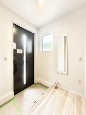 ���ց@�����`Entrance�`  �Ƃ̏o����Ŗ����g�p����̂����ցB  �؍ݎ��Ԃ͒Z���Ă��A���ւ̈�ۂ͉Ƃ̑���ۂ����E����ƌ����Ă��ߌ��ł͂���܂���B  �I�V�����ȃh�A���疾�邢��������܂���