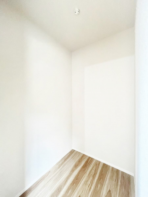 ���̑��@�����`Walk-in Closet�`�@�K�v�Ȃ��̂�R�[�f�B�l�[�g���ꗗ���Ċm�F�ł��A�g�x�x�⏀�����Z���ԂōςރE�H�[�N�C���N���[�[�b�g��ݒu���܂����B�Ƃ̒�����������Ƃ�����֗��Ȏ��[�X�y�[�X�ł��B