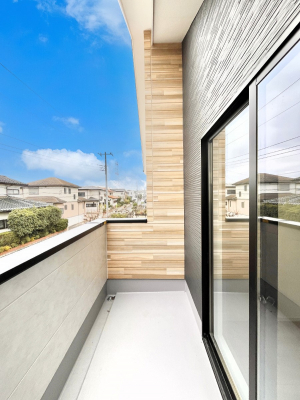 oRj[@P`Balcony`  oRj[͉z݁Azc󕨂C悭Ƃł܂B  g₷JIȃoRj[łzՂ~蒍AoRj[tZ܂B  