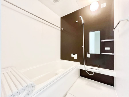 @P`Bath Room`@͋C̗ŖɌătbVB@\tĂ̂ŁA􂢏オ󕨂AJ̓VCCɂ邱Ƃ\łB
