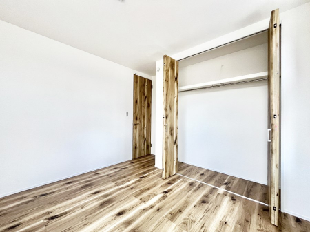 Q@`Bed Room`  Sɂ͎[N[[bgIiĝm⏬͂AGߕ̂mȂǂƐڂ܂܂B  ԂLgpł܂ˁB