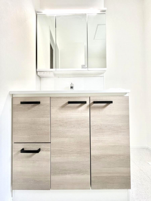 ʑEʏ@`Dressing Room`@\ȑ傫̐ʑ͎[鎖ȂAgȂ݃`FbN⎕ȂǁA̍QԂłzeCNȃXy[Xŗ]TƂƂĒ܂B