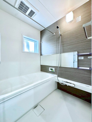 @P`Bath Room`@L΂ē邱Ƃ\I̔MdȃoX^CłBqlƂꏏł\ȍLȂ̂ŁArOƂ͈ƑcR̂ЂƎy݂܂B