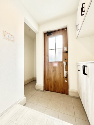 ց@`Entrance`@Ƃ̒łql}ŏ̏ꏊł錺ւ́AƂ̈ۂ̂̂łILxȌ֎[ŁAYɕۂƂo܂􌺊ւɂ͂Ղ[̉ʔI