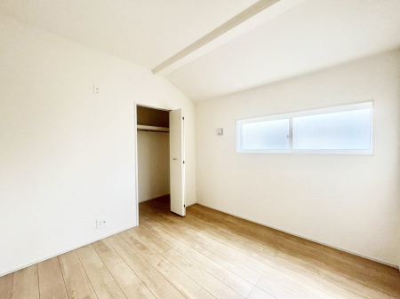 Q@`Bed Room`@؂̉肪₳t[O͈炬炷vCx[gԁB߂̃t[Oł̂ŁAǎƂ}b`AXɍLĂʂB