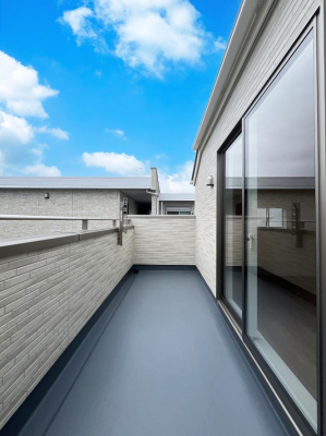 oRj[@`Balcony`@̃oRj[̑Oɂ͉_ȊOɑzՂ̂܂B󕨂₷A薾邭ĈĂ܂Bg₷JIȃoRj[ł