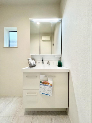 ʑEʏ@`Dressing Room`  FœꂳĂƁAXbLƐۂ܂B  ̗ɂ͂ՂƎ[Xy[XWI  ́AVv@\dāB