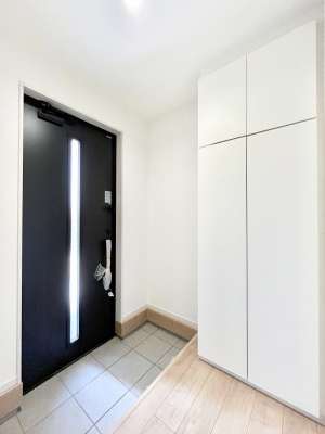 ց@`Entrance`@Ƃ̒łql}ŏ̏ꏊł錺ւ́AƂ̈ۂ̂̂łILxȌ֎[ŁAYɕۂƂo܂􌺊ւɂ͂Ղ[̉ʔI