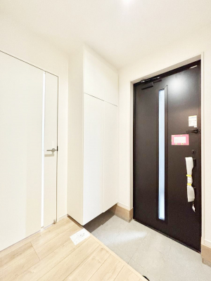 ց@`Entrance`@ւ͉Ƃ̊Ƃ܂䂪Ƃ̃ZX肰Ȃ閣͂錺֑ÿ݂BAxɉƑقƂłSn悢ԑ؂łˁ