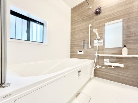@`Bath Room`@͋C̗ŖɌătbVB@\tĂ̂ŗׂ̐@uŐ􂢏オ󕨂AJ̓VCCɂ邱Ƃ\łB