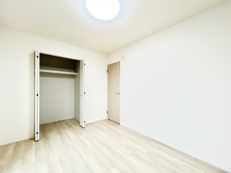 Q@`Bed Room`  Sɂ͎[N[[bgIiĝm⏬͂AGߕ̂mȂǂƐڂ܂܂B  ԂLgpł܂ˁB