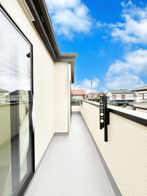 oRj[@`Balcony`  oRj[͉z݁Azc󕨂C悭Ƃł܂B  g₷JIȃoRj[łzՂ~蒍AoRj[tZ܂B  