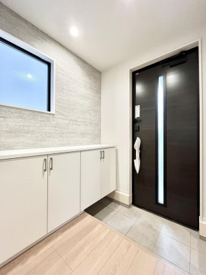 ց@`Entrance`@Ƃ̒łql}ŏ̏ꏊł錺ւ́AƂ̈ۂ̂̂łILxȌ֎[ŁAYɕۂƂo܂􌺊ւɂ͂Ղ[̉ʔI