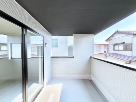 �o���R�j�[�@�����`Balcony�`  �o���R�j�[�͉������z���������݁A���z�c����󕨂��C�����悭�������Ƃ��ł��܂��B  �g���₷���J���I�ȃo���R�j�[�ł����z�����������Ղ�~�蒍���A�o���R�j�[�t���Z�܂��B  