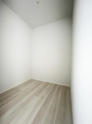 ���̑��@�����`Walk-in Closet�`�@�K�v�Ȃ��̂�R�[�f�B�l�[�g���ꗗ���Ċm�F�ł��A�g�x�x�⏀�����Z���ԂōςރE�H�[�N�C���N���[�[�b�g��ݒu���܂����B�Ƃ̒�����������Ƃ�����֗��Ȏ��[�X�y�[�X�ł��B