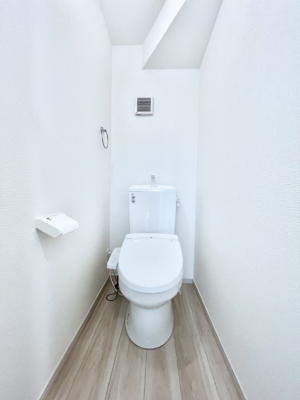 �g�C���@�����`Toilet�`�@�������̂��鐅����g�C���̓E�H�V�����b�g�t���ł����g�C���͖����g�킴��𓾂Ȃ����́B����������ۂ������ł��ˁB�g�C����2��������̂Œ��̍��G���ɕ֗��ł��I