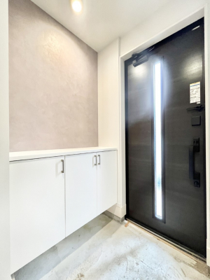 ց@`Entrance`@ւ͉Ƃ̊Ƃ܂䂪Ƃ̃ZX肰Ȃ閣͂錺֑ÿ݂BAxɉƑقƂłSn悢ԑ؂łˁ