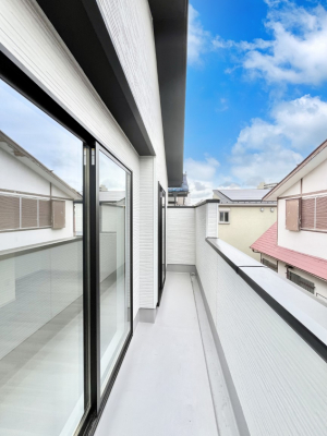 oRj[@`Balcony`  oRj[͉z݁Azc󕨂C悭Ƃł܂B  g₷JIȃoRj[łzՂ~蒍AoRj[tZ܂B  