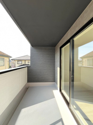 oRj[@`Balcony`  oRj[͉z݁Azc󕨂C悭Ƃł܂B  g₷JIȃoRj[łzՂ~蒍AoRj[tZ܂B  