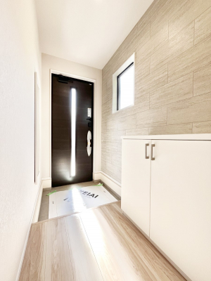 ���ց@�������P�������`Entrance�`�@�Ƃ̒��ł��q�l���}����ŏ��̏ꏊ�ł��錺�ւ́A�Ƃ̈�ۂ��̂��̂ł��I�L�x�Ȍ��֎��[�ŁA����Y��ɕۂ��Ƃ��o���܂��􌺊ւɂ͂����Ղ���[�̉��ʔ��������I