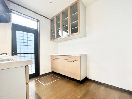 Lb`@`Kitchen`@LĎg₷Lb`ȂƑłɗAЕtԂȂłႢ܂[Ղ肠̂ŁAƐȈۂۂĂ܂B