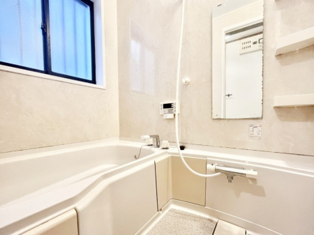 @`Bath Room`@t̃oX[́Ǎ薾邭C̗ǂԂłB邱ƂŁACǍDB芰oX[ŁÃoX^Cy݂ɂȂ肻łB
