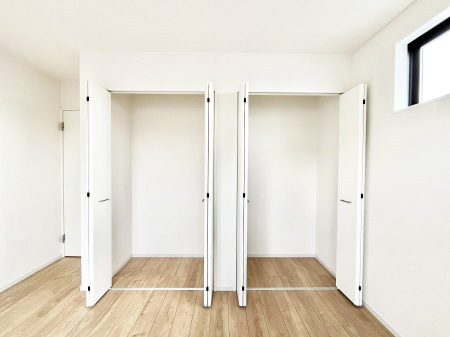 ���[�@�����`Closet�`�@�ǖʃN���[�[�b�g������΃^���X��u���K�v���Ȃ��A�o������̂Ȃ��X�b�L����Ԃ��ێ��ł��܂��B����ꂽ�X�y�[�X��L���Ɋ��p�ł������B�G�߂̈ߗނ��̕i�Ȃǂ����Ղ���[�o���܂��ˁ�