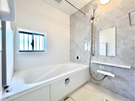 @`Bath Room`@t̃oX[́Ǎ薾邭C̗ǂԂłB邱ƂŁACǍDB芰oX[ŁÃoX^Cy݂ɂȂ肻łB