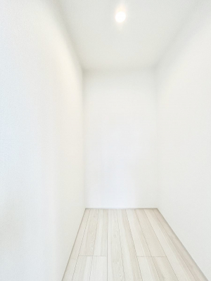 ̑@`Walk-in Closet`@KvȂ̂R[fBl[gꗗĊmFłAgxx⏀ZԂōςރEH[NCN[[bgݒu܂BƂ̒Ƃ֗Ȏ[Xy[XłB
