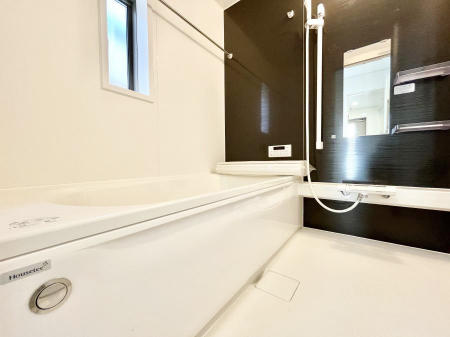 @Q`Bath Room`  t̃oX[B  z˂ޖ邢́A̓CǂgłB  ܂A@Ă܂B  CǍDłB