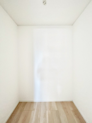 ̑@Q`Walk-in Closet`@̗mĂVɂȂɂEH[NCN[[bgBmȊOɂAigȂƓdX[cP[XAXgbNiȂǉłЕtԂłB