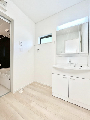 ̑@P`Dressing Room`@ÂȂ肪Ȑʏƍ̌ƊC\Ȃ̂ŋC悭g܂BOʋ^Cv̐ʑ͋[ŎU炩肪ȐʏXbL