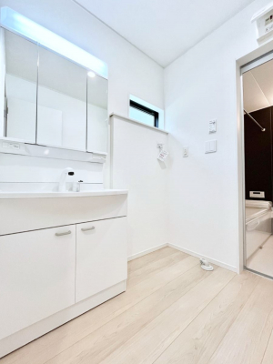 ̑@R`Dressing Room`  FœꂳĂƁAXbLƐۂ܂B  ̗ɂ͂ՂƎ[Xy[XWI 