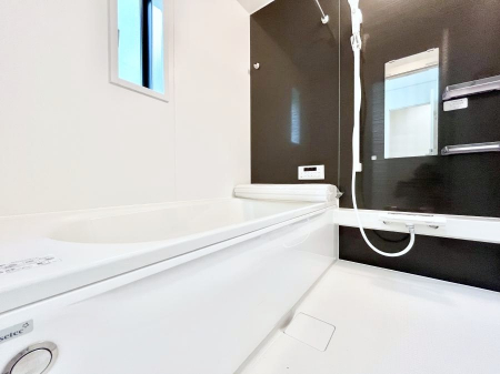 @R`Bath Room`@͋C̗ŖɌătbVB@\tĂ̂Ő􂢏オ󕨂AJ̓VCCɂ邱Ƃ\łB